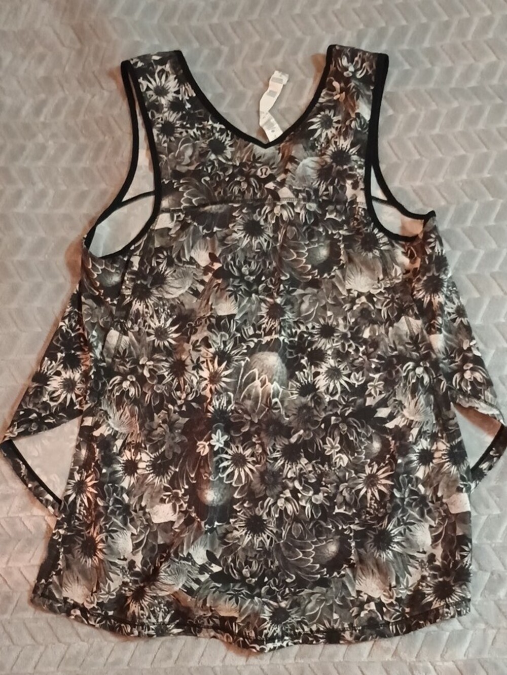 Lululemon Tank - Picture 3 of 4